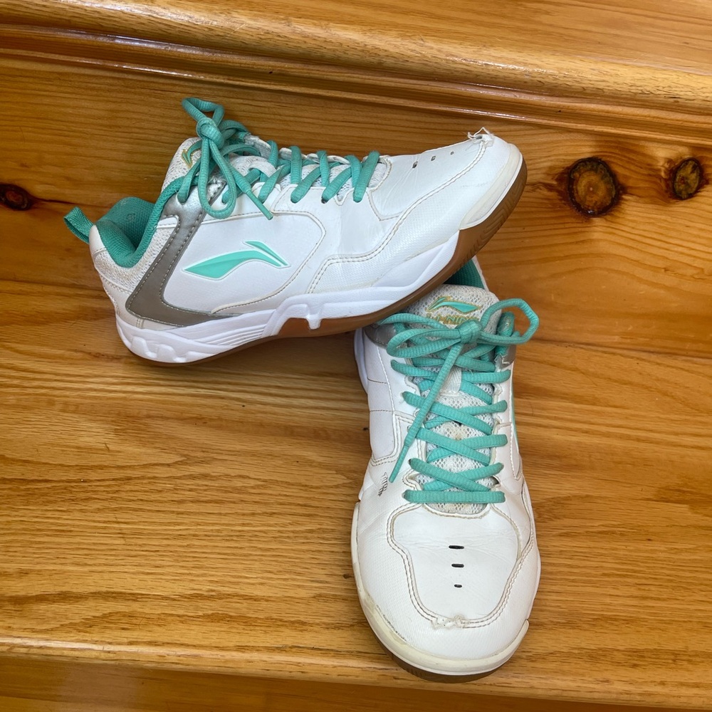 LiNing badminton/ pickle bass court Shoes size 8